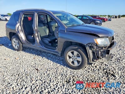 Czwarte zdjęcie samochodu z boku: 2017 JEEP COMPASS LATITUDE VIN:1C4NJCEA8HD115391 - miniatura