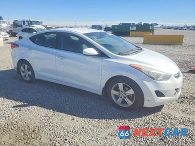 Czwarte zdjęcie samochodu z boku: 2013 HYUNDAI ELANTRA GLS VIN:5NPDH4AE8DH430511 - miniatura