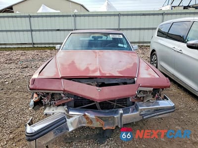 Piąte zdjęcie samochodu w środku: 1986 CADILLAC FLEETWOOD BROUGHAM VIN:1G6DW69YXG9739087 - miniatura