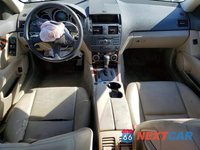 Zdjęcie 8 z 12 samochodu: 2011 MERCEDES-BENZ C 300 VIN:WDDGF5EBXBF645071 - miniatura