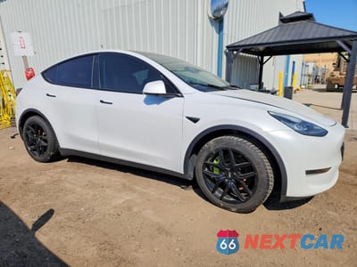 Czwarte zdjęcie samochodu z boku: 2023 TESLA MODEL Y VIN:7SAYGDEE5PF584694 - miniatura