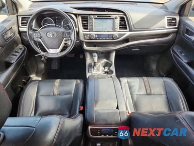 Zdjęcie 8 z 14 samochodu: 2019 TOYOTA HIGHLANDER SE VIN:5TDJZRFH0KS727540 - miniatura