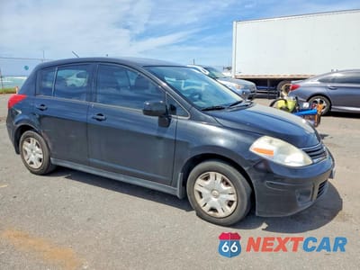 Czwarte zdjęcie samochodu z boku: 2012 NISSAN VERSA 1.8 S VIN:3N1BC1CP5CK206414 - miniatura