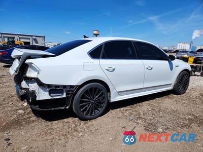 Trzecie zdjęcie samochodu z tyłu: 2017 VOLKSWAGEN PASSAT R-LINE VIN:1VWDT7A33HC052627 - miniatura