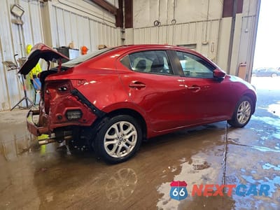 Trzecie zdjęcie samochodu z tyłu: 2017 TOYOTA YARIS IA BASE VIN:3MYDLBYV0HY176201 - miniatura