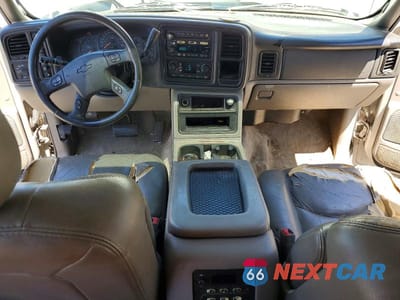 Zdjęcie 8 z 13 samochodu: 2004 CHEV SUBURBAN K1500 VIN:3GNFK16T74G257368 - miniatura