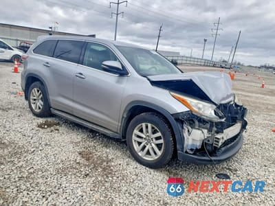 Czwarte zdjęcie samochodu z boku: 2016 TOYOTA HIGHLANDER LE VIN:5TDBKRFH9GS297345 - miniatura