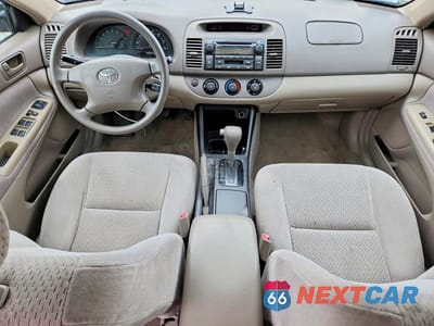 Zdjęcie 8 z 12 samochodu: 2004 TOYOTA CAMRY LE VIN:4T1BE32K04U356789 - miniatura