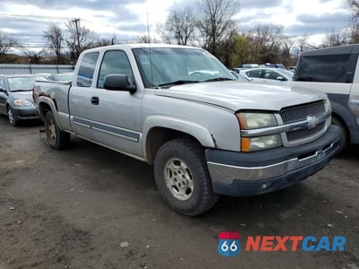 Czwarte zdjęcie samochodu z boku: 2004 CHEVROLET SILVERADO K1500 VIN:2GCEK19T341146471 - miniatura