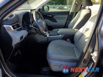 Zdjęcie 7 z 13 samochodu: 2021 TOYOTA HIGHLANDER XLE VIN:5TDHZRAHXMS519724 - miniatura