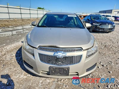 Piąte zdjęcie samochodu w środku: 2014 CHEVROLET CRUZE VIN:1G1PC5SB2E7105146 - miniatura