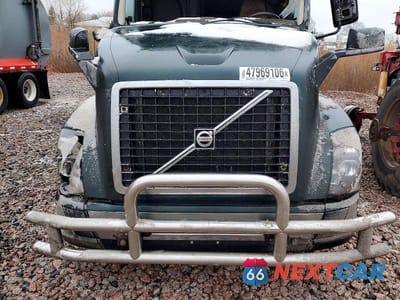Zdjęcie 7 z 10 samochodu: 2018 VOLVO VNL SEMI TRUCK VIN:4V4NC9EH9JN891270 - miniatura