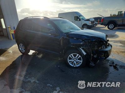 Czwarte zdjęcie samochodu z boku: 2017 VOLKSWAGEN TIGUAN S VIN:WVGAV7AX6HK018895 - miniatura