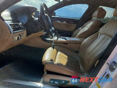 Zdjęcie 7 z 12 samochodu: 2019 BMW 740 I VIN:WBA7E2C5XKB217238 - miniatura