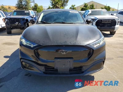 Piąte zdjęcie samochodu w środku: 2023 FORD MUSTANG MACH-E PREMIUM VIN:3FMTK3SU4PMA96985 - miniatura
