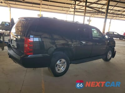 Trzecie zdjęcie samochodu z tyłu: 2011 CHEVROLET SUBURBAN C1500 LS VIN:1GNSCHE09BR123101 - miniatura