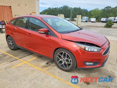 Czwarte zdjęcie samochodu z boku: 2018 FORD FOCUS SEL VIN:1FADP3M21JL284433 - miniatura
