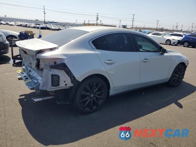 Trzecie zdjęcie samochodu z tyłu: 2025 MAZDA 3 SELECT SPORT VIN:JM1BPABM7S1782224 - miniatura