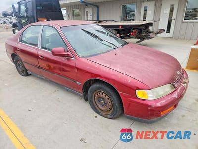 Czwarte zdjęcie samochodu z boku: 1994 HONDA ACCORD LX VIN:1HGCD5631RA048888 - miniatura
