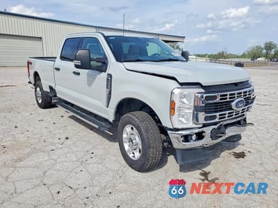 Czwarte zdjęcie samochodu z boku: 2025 FORD F350 SUPER DUTY VIN:1FT8W3BN1SEC01259 - miniatura