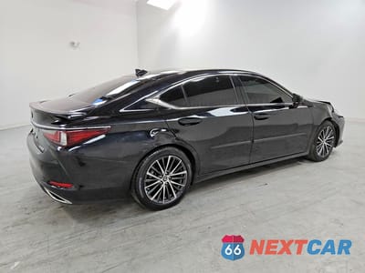 Trzecie zdjęcie samochodu z tyłu: 2023 LEXUS ES 350 BASE VIN:58ADZ1B10PU148143 - miniatura