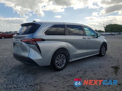 Trzecie zdjęcie samochodu z tyłu: 2021 TOYOTA SIENNA LE 8-PASSENGER VIN:5TDKSKFC9MS036742 - miniatura