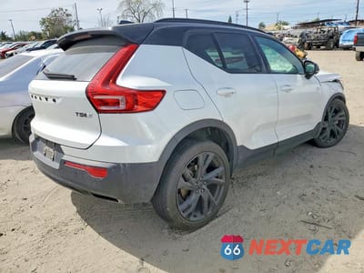 Trzecie zdjęcie samochodu z tyłu: 2019 VOLVO XC40 T5 R-DESIGN VIN:YV4162UM2K2130331 - miniatura