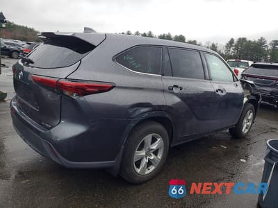 Trzecie zdjęcie samochodu z tyłu: 2021 TOYOTA HIGHLANDER LE VIN:5TDBZRBHXMS528606 - miniatura