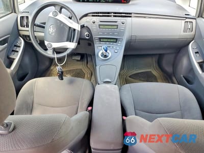 Zdjęcie 8 z 12 samochodu: 2011 TOYOTA PRIUS TWO VIN:JTDKN3DUXB1416076 - miniatura