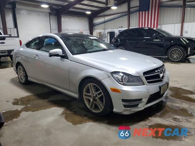 Czwarte zdjęcie samochodu z boku: 2013 MERCEDES-BENZ C 350 4MATIC VIN:WDDGJ8JB4DG081663 - miniatura