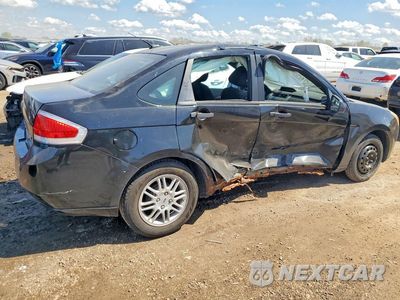 Trzecie zdjęcie samochodu z tyłu: 2011 FORD FOCUS SE VIN:1FAHP3FN7BW119303 - miniatura