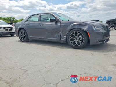 Czwarte zdjęcie samochodu z boku: 2018 CHRYSLER 300 TOURING VIN:2C3CCAAG4JH154217 - miniatura