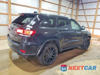 Trzecie zdjęcie samochodu z tyłu: 2018 JEEP GRAND CHEROKEE LAREDO VIN:1C4RJFAGXJC420741 - miniatura