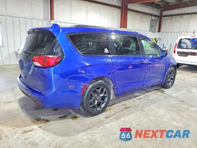 Trzecie zdjęcie samochodu z tyłu: 2018 CHRYSLER PACIFICA TOURING PLUS VIN:2C4RC1FG4JR306585 - miniatura