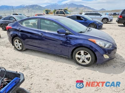 Czwarte zdjęcie samochodu z boku: 2013 HYUNDAI ELANTRA GLS VIN:5NPDH4AE1DH320478 - miniatura