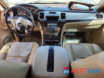 Zdjęcie 8 z 13 samochodu: 2009 CADILLAC ESCALADE ESV LUXURY VIN:1GYFC26269R111550 - miniatura