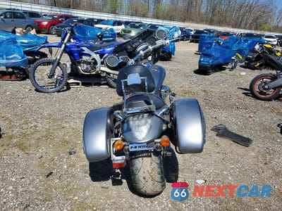 Czwarte zdjęcie samochodu z boku: 2008 SUZUKI VZR1800 VIN:JS1VY53A182100344 - miniatura