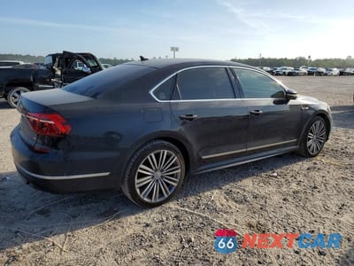 Trzecie zdjęcie samochodu z tyłu: 2017 VOLKSWAGEN PASSAT R-LINE VIN:1VWDT7A30HC015874 - miniatura