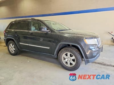 Czwarte zdjęcie samochodu z boku: 2012 JEEP GRAND CHEROKEE LAREDO VIN:1C4RJFAG0CC279066 - miniatura