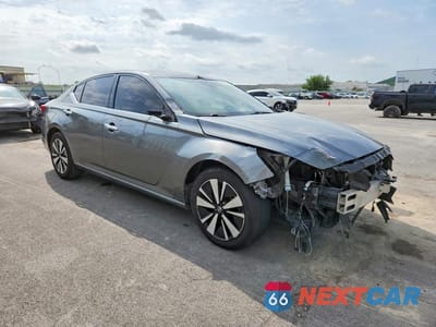 Czwarte zdjęcie samochodu z boku: 2019 NISSAN ALTIMA SV VIN:1N4BL4DV1KC208005 - miniatura