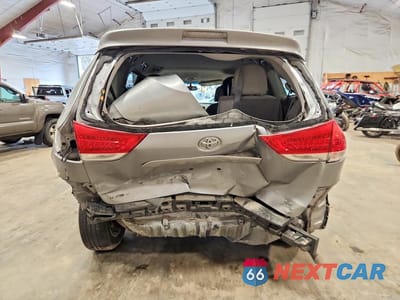 Zdjęcie 6 z 13 samochodu: 2011 TOYOTA SIENNA LE VIN:5TDJK3DC3BS006654 - miniatura