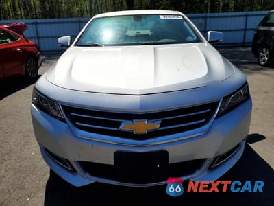 Piąte zdjęcie samochodu w środku: 2018 CHEVROLET IMPALA LT VIN:2G1105SA9J9137669 - miniatura