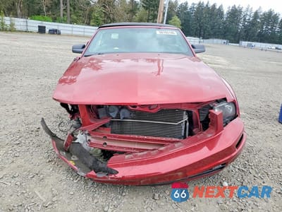 Piąte zdjęcie samochodu w środku: 2005 FORD MUSTANG VIN:1ZVFT84N955202770 - miniatura