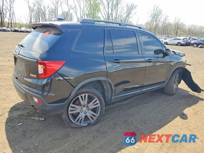 Trzecie zdjęcie samochodu z tyłu: 2019 HONDA PASSPORT EXL VIN:5FNYF8H51KB027602 - miniatura
