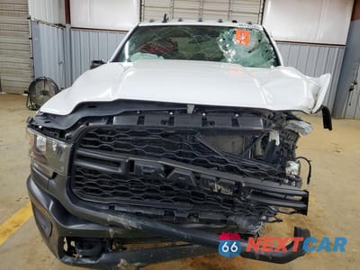 Piąte zdjęcie samochodu w środku: 2023 RAM 3500 TRADESMAN VIN:3C63R3CL4PG545903 - miniatura