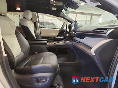 Zdjęcie 7 z 13 samochodu: 2026 TOYOTA SIENNA PLATINUM 7-PASSENGER VIN:5TDESKFC5TS236853 - miniatura