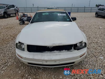 Piąte zdjęcie samochodu w środku: 2008 FORD MUSTANG VIN:1ZVHT84N585204691 - miniatura