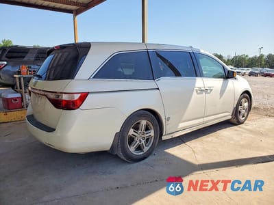 Trzecie zdjęcie samochodu z tyłu: 2013 HONDA ODYSSEY TOURING VIN:5FNRL5H90DB008959 - miniatura