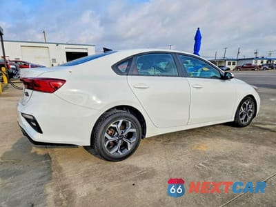 Trzecie zdjęcie samochodu z tyłu: 2020 KIA FORTE LXS VIN:3KPF24ADXLE201364 - miniatura