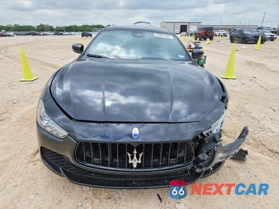 Piąte zdjęcie samochodu w środku: 2017 MASERATI GHIBLI S VIN:ZAM57RTS1H1249976 - miniatura